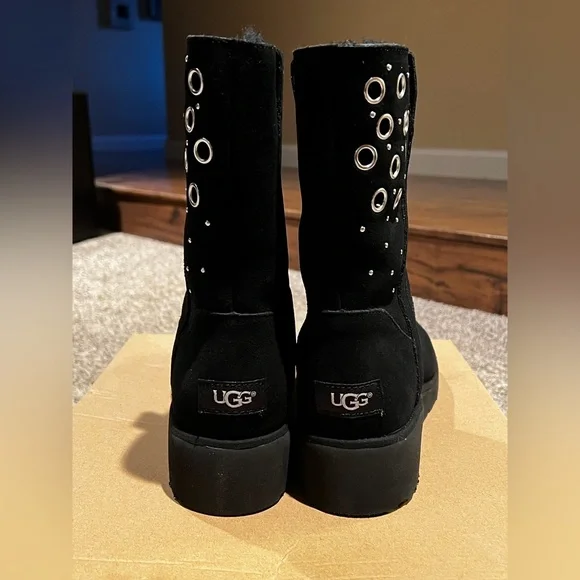 UGG Madison Boots in Black - Picture 4 of 13